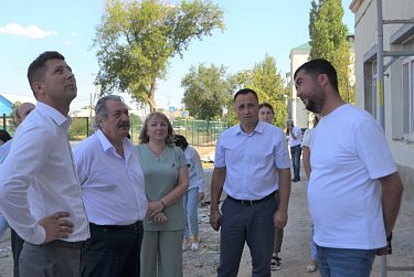 Депутаты работают в территориях 